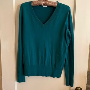 Boden size M green sweater, 5 green little buttons at wrists, 80 % cotton